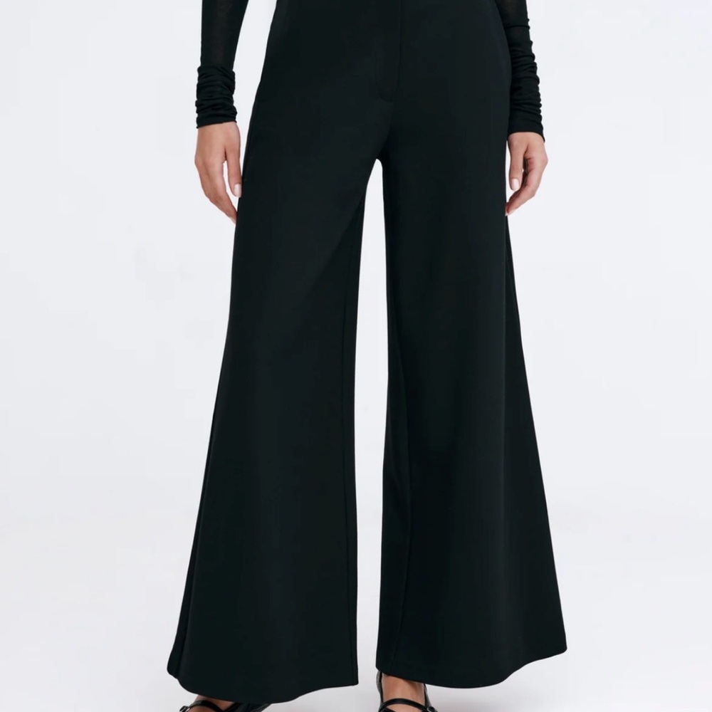 Chic Black Wide-Leg Women's Trousers